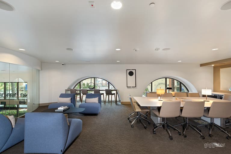  Elegant Meeting Space in Huntington Beach 