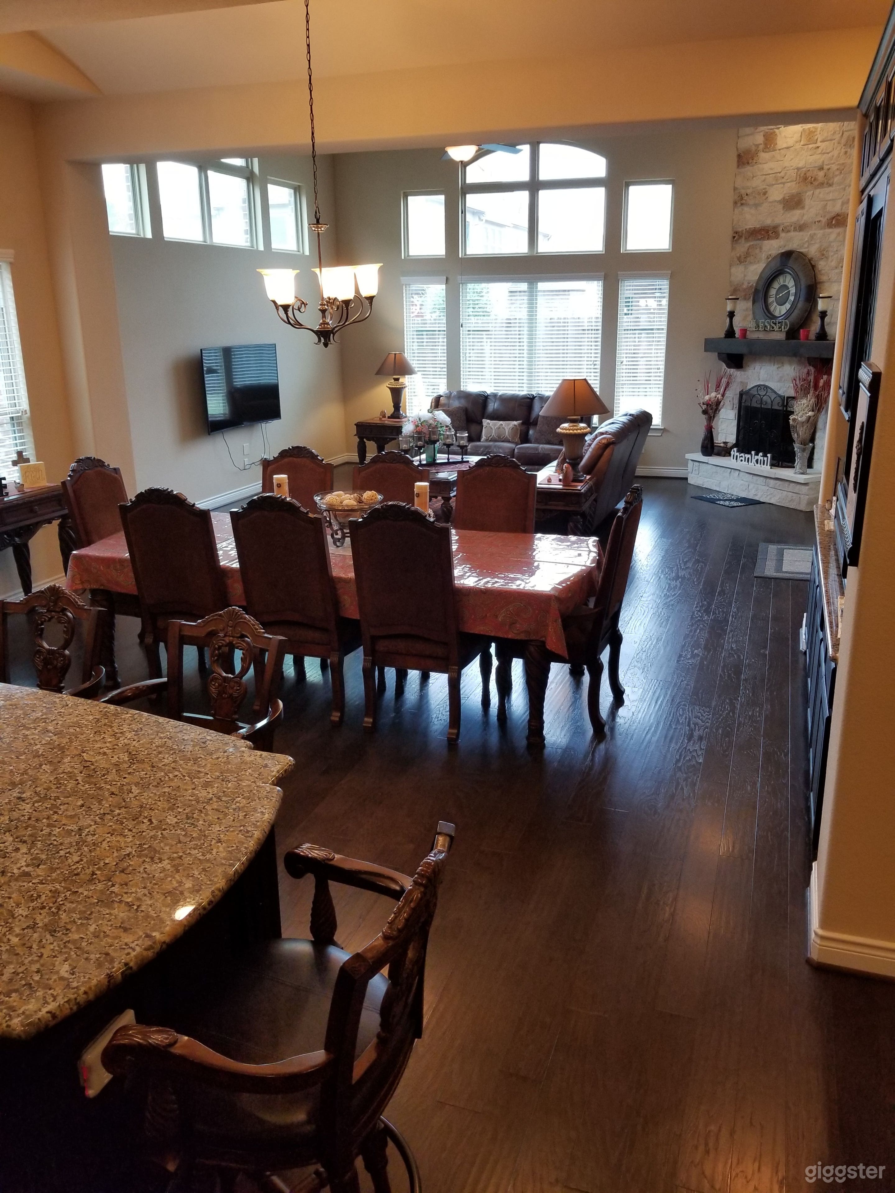 Feasible Dinning and Living  room area with space for Photoshoots, and Studio/Casting 