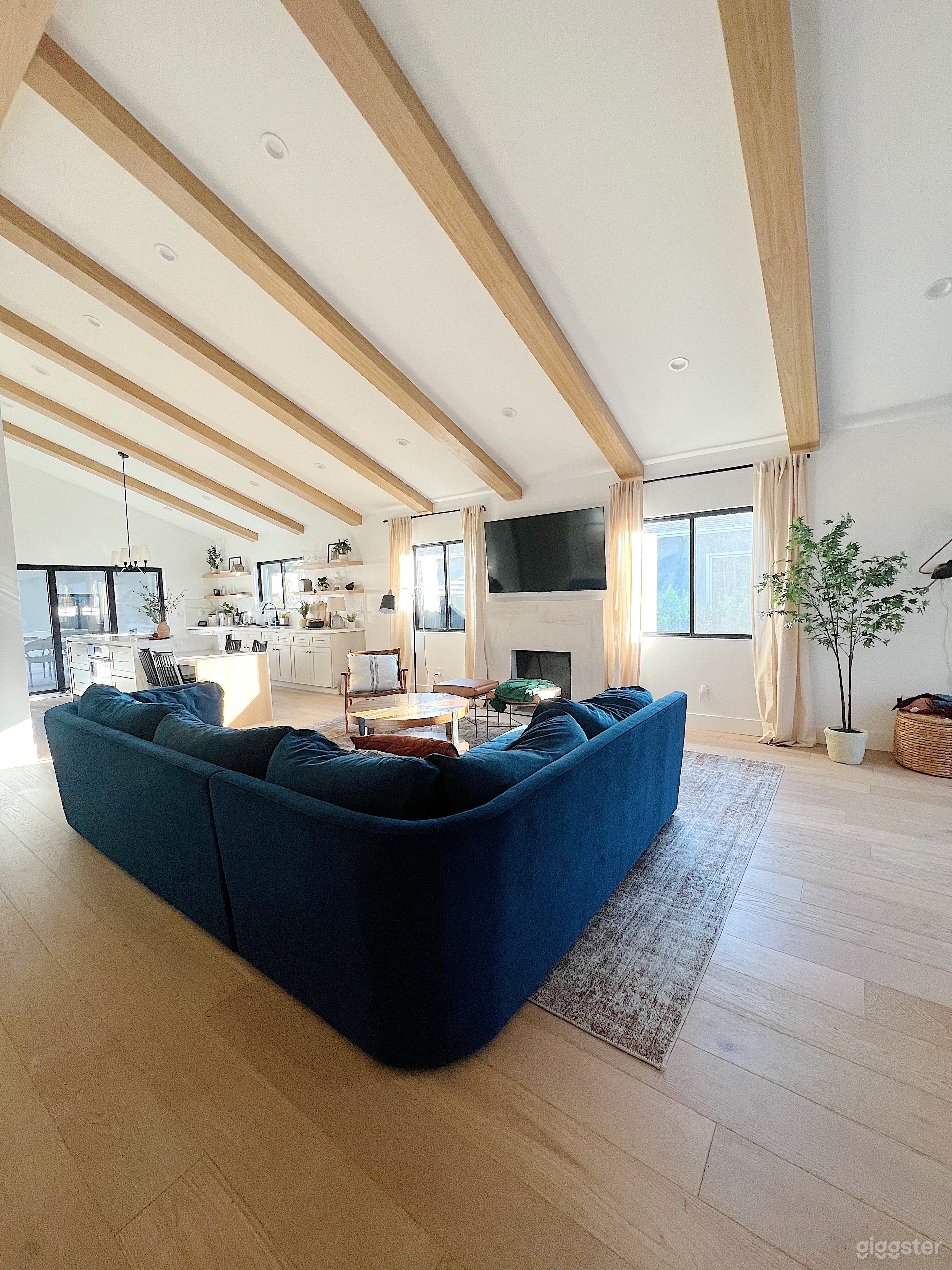 Modern home with spacious yard in Culver City Photo 1