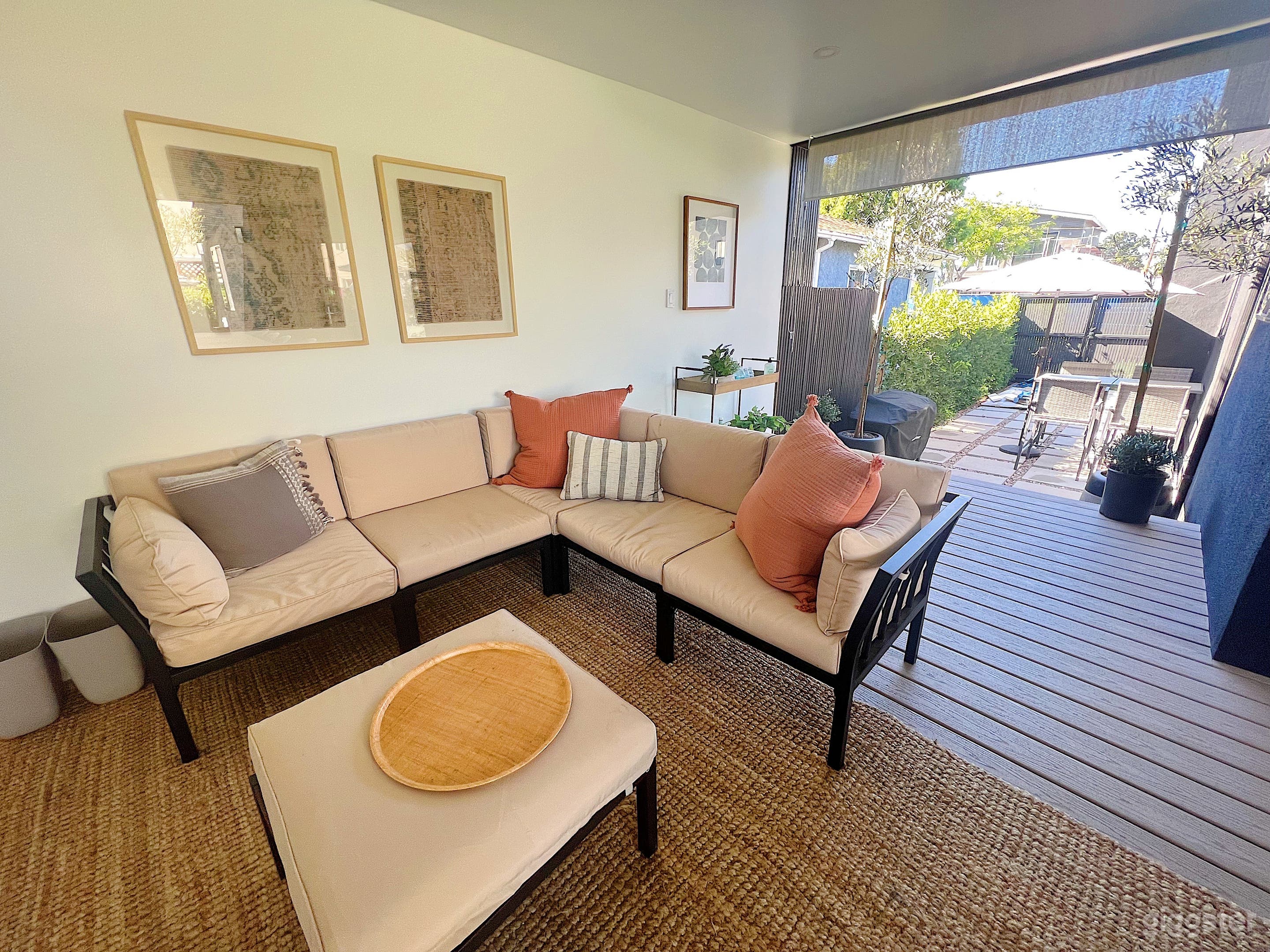 Modern home with spacious yard in Culver City Photo 4