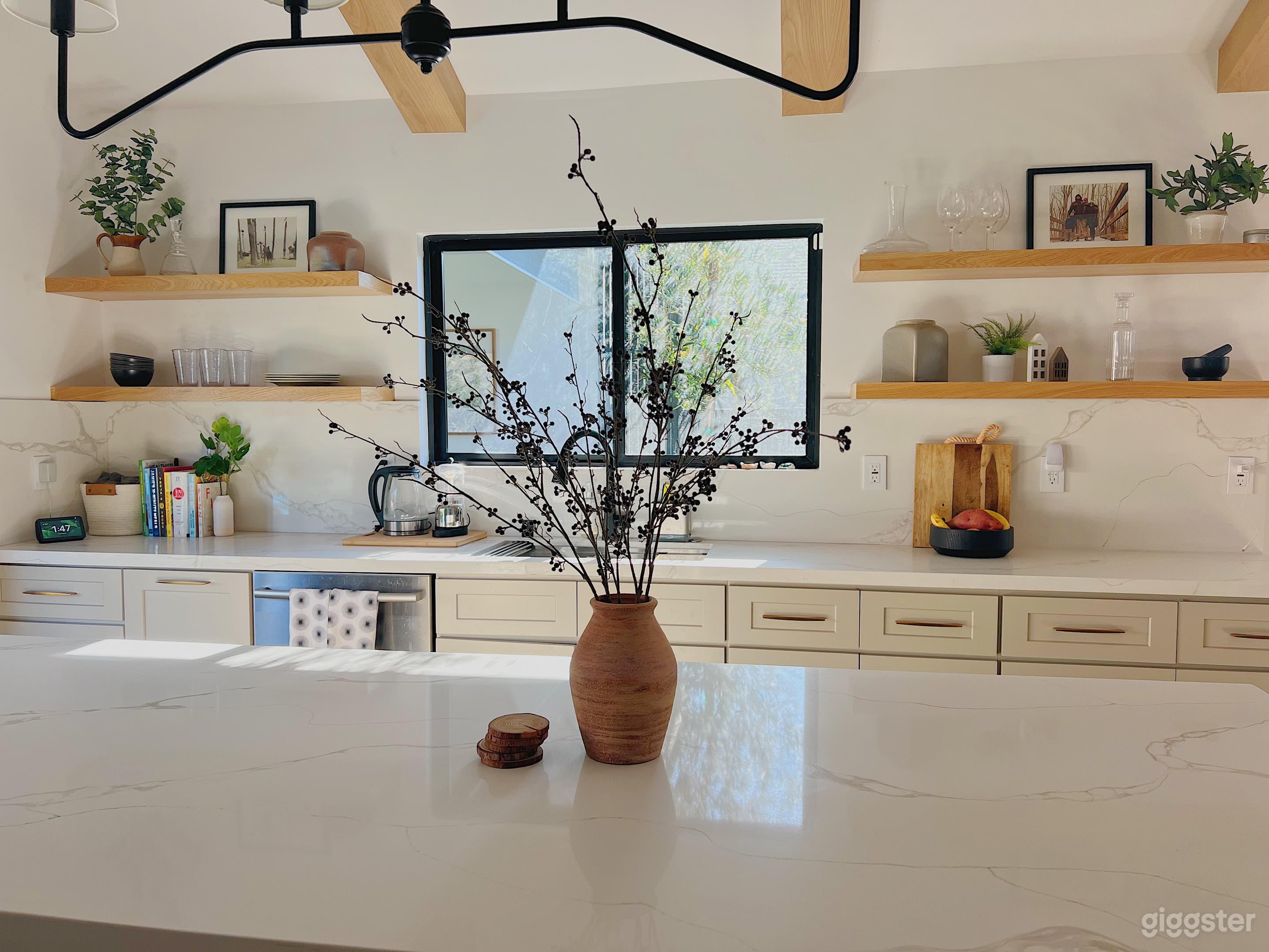 Modern home with spacious yard in Culver City Photo 2