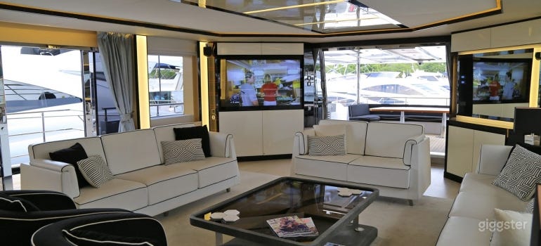 Majestic 122ft GHOST II Yacht for Events Photo 2