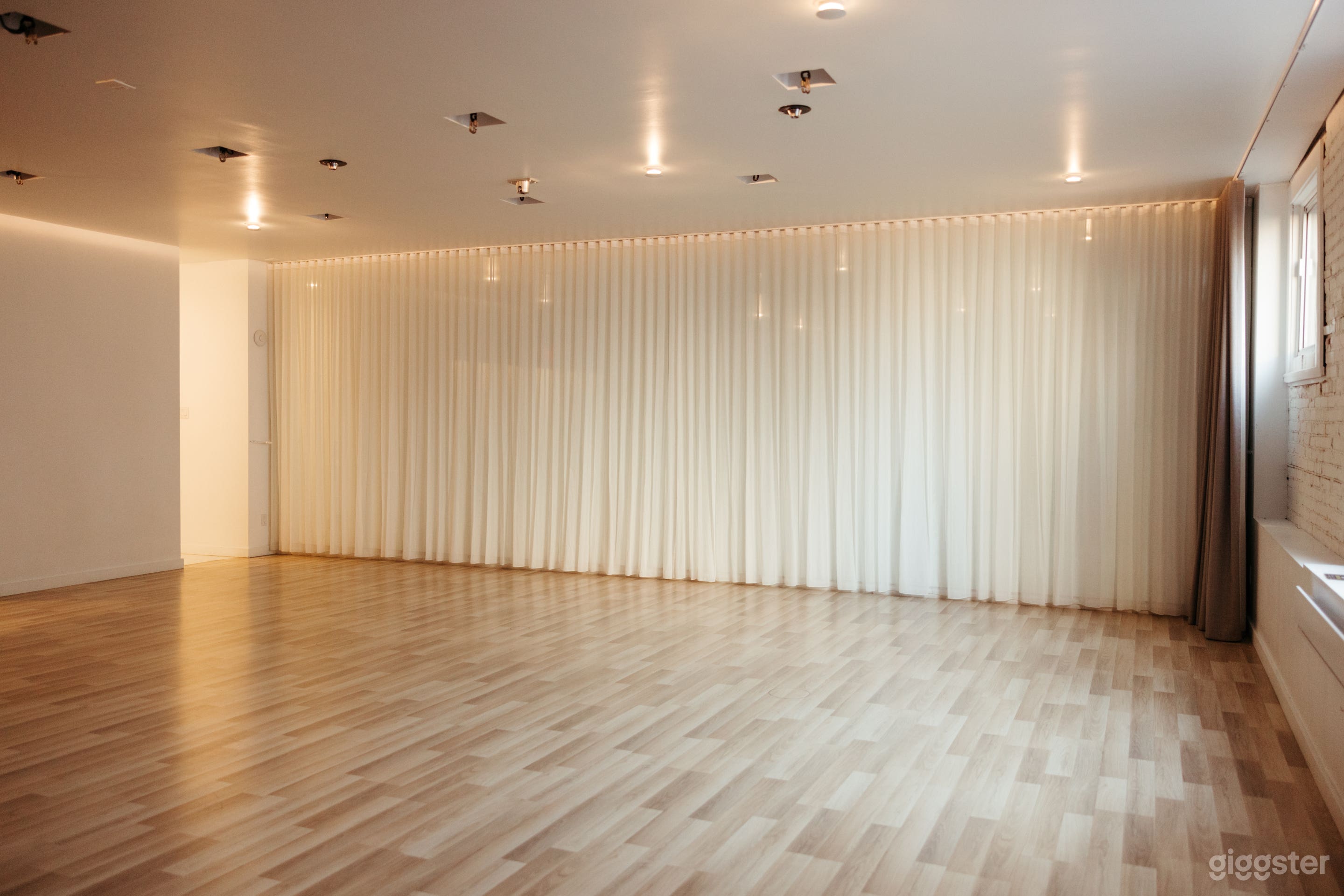 Loft in historical Old Montreal Photo 4