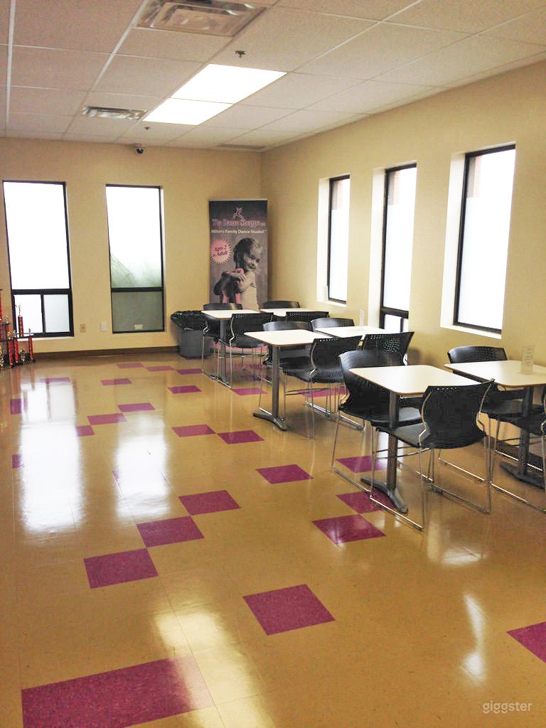 Big bright children's dance studio available.  Photo 4