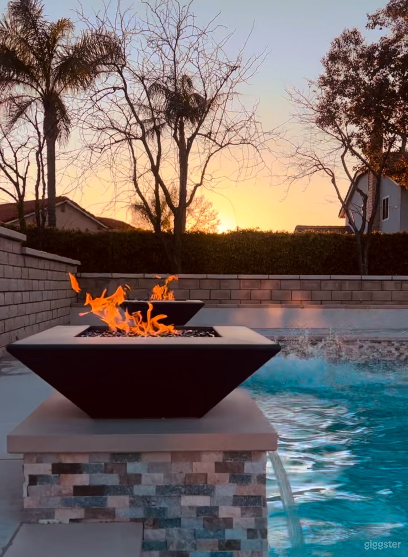 House with incredible yard Photo 2