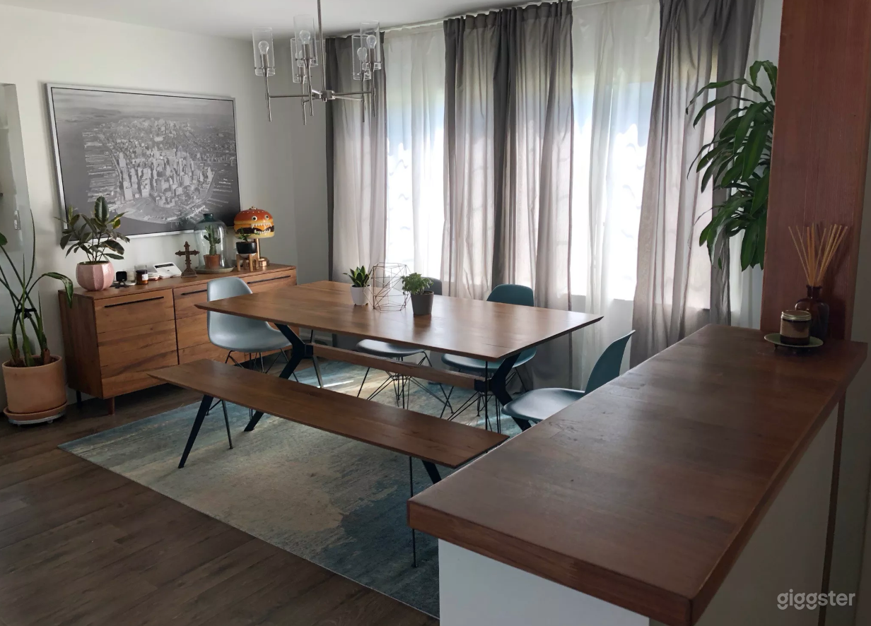 dining room view by front door