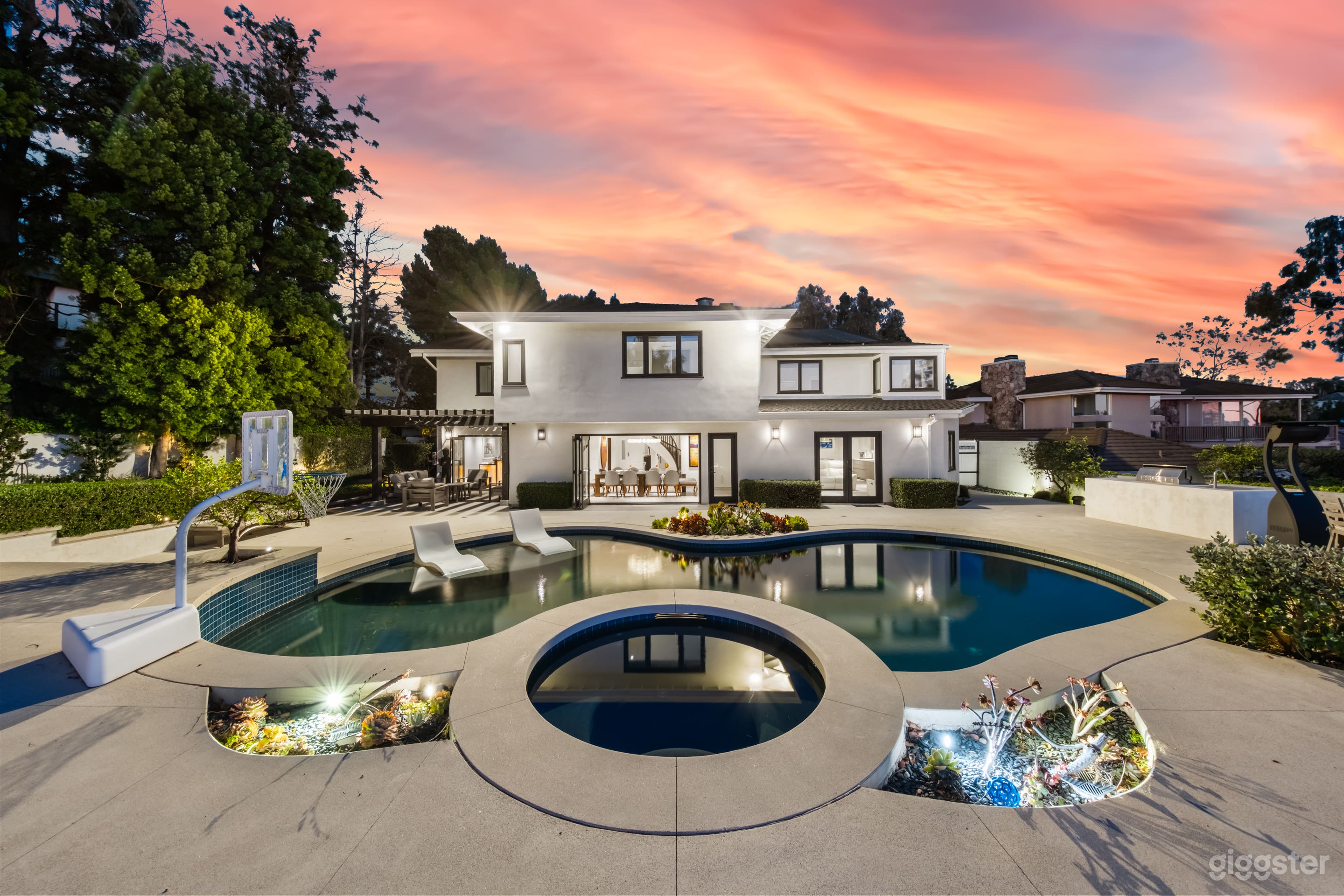 Classic Resort Style Afterglow Estate Photo 2