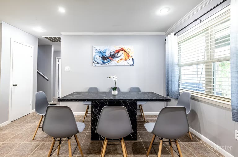  Spacious 6-Bedroom Retreat with Pool, Spa & Huge Backyard 