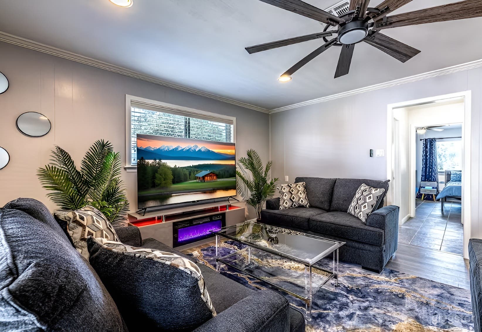 Spacious 6-Bedroom Retreat with Pool, Spa &amp; Huge Backyard Photo 2