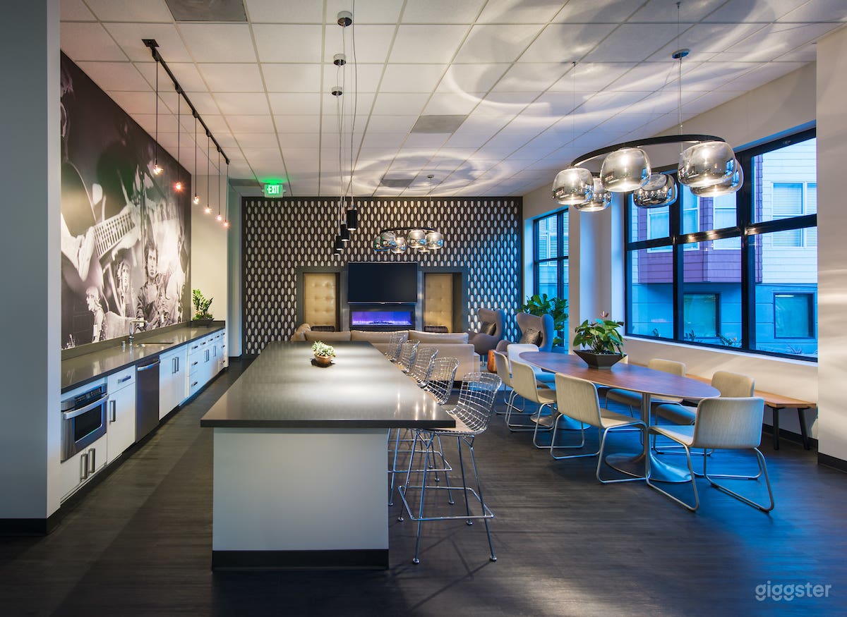 Sophisticated Lounge in Fillmore District Photo 1