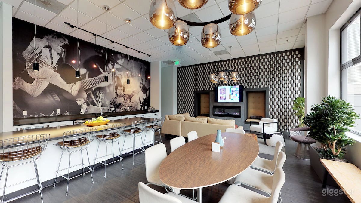 Sophisticated Lounge in Fillmore District Photo 2