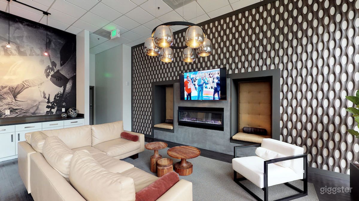 Sophisticated Lounge in Fillmore District Photo 3