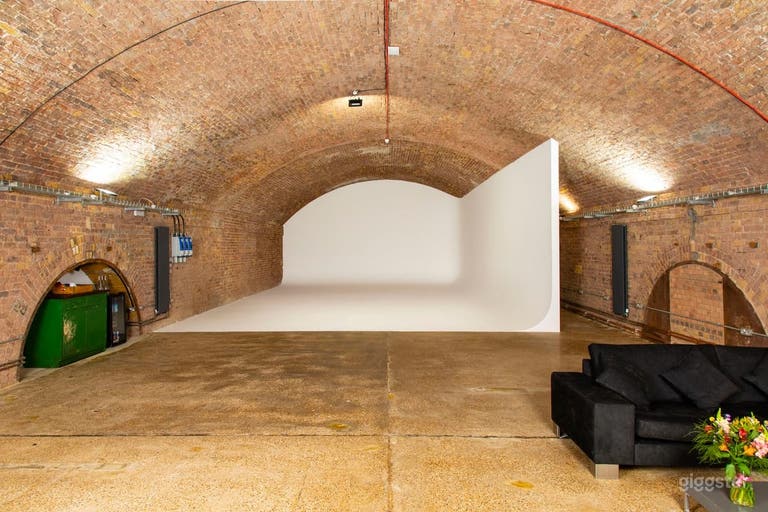  Studio B - 3.300 sq.ft Studio mit Cove 