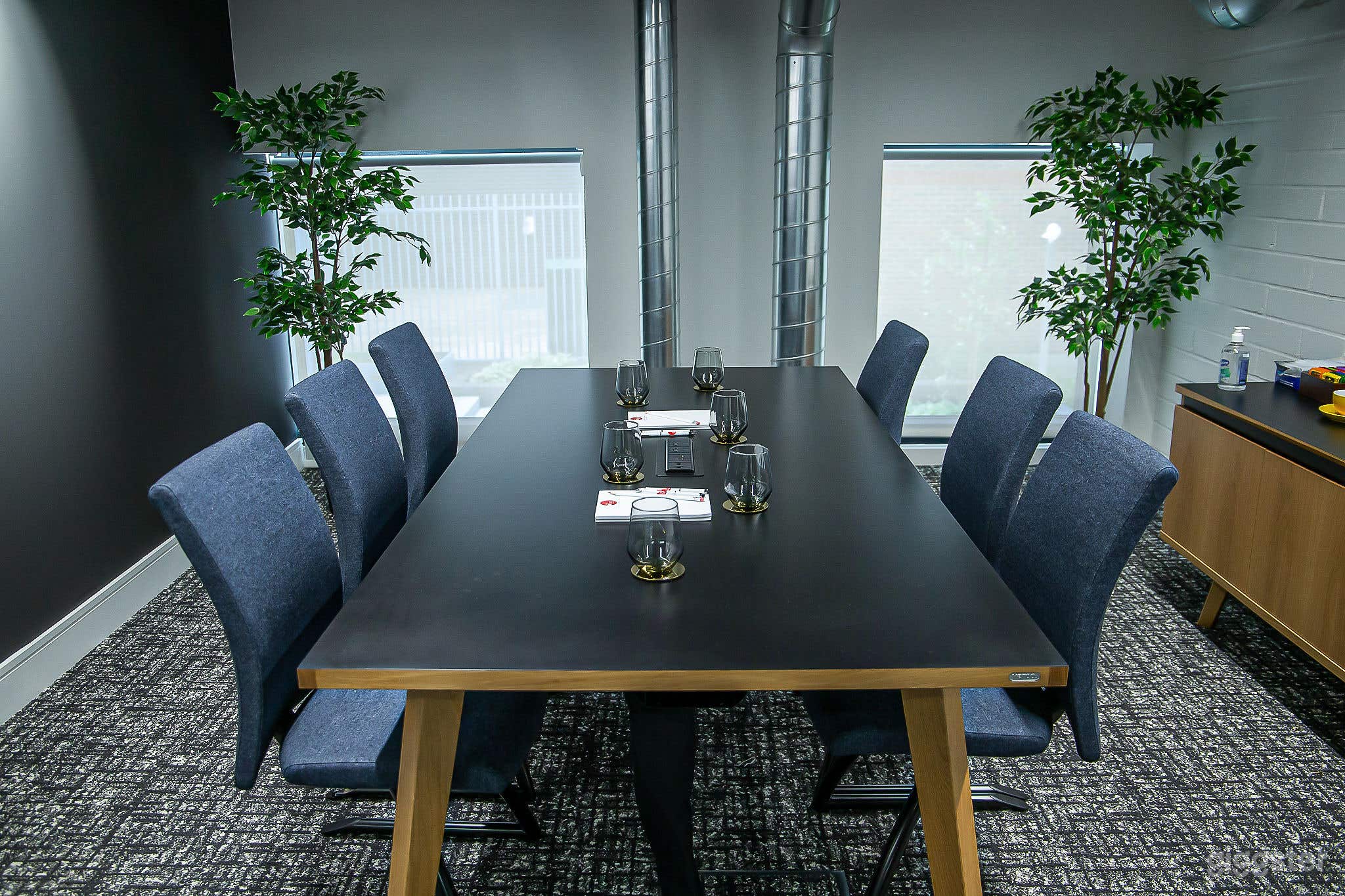 Modern and Luxurious Meeting Room M.04 Photo 1
