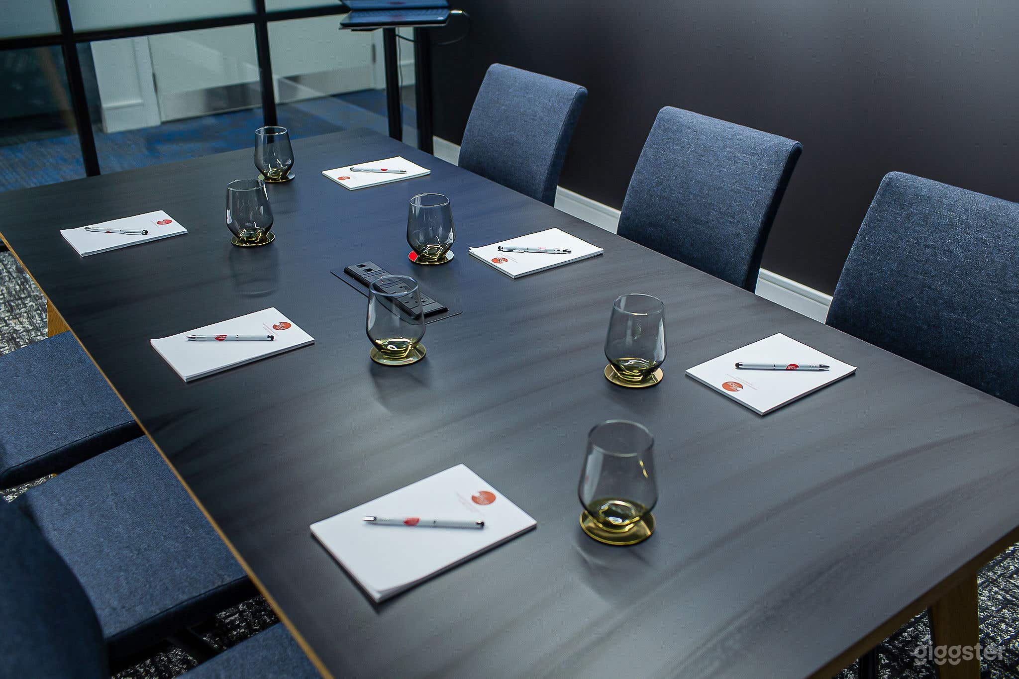 Modern and Luxurious Meeting Room M.04 Photo 4