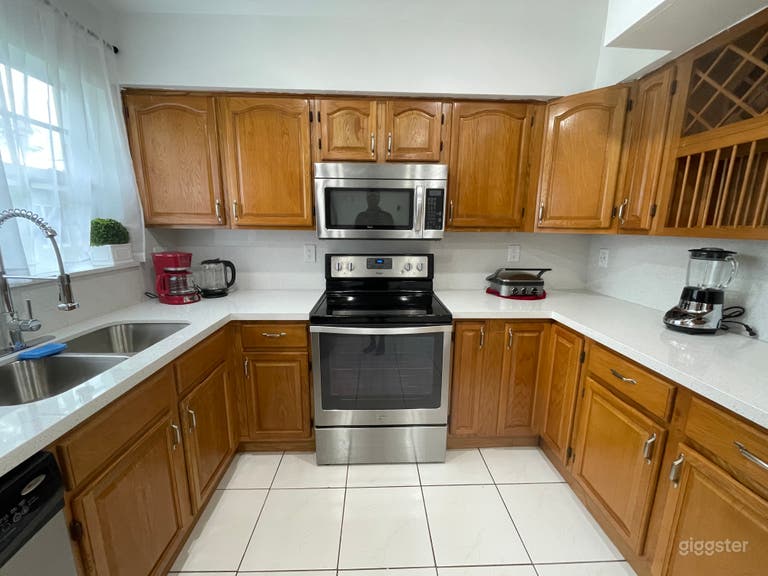  Large Kitchen 