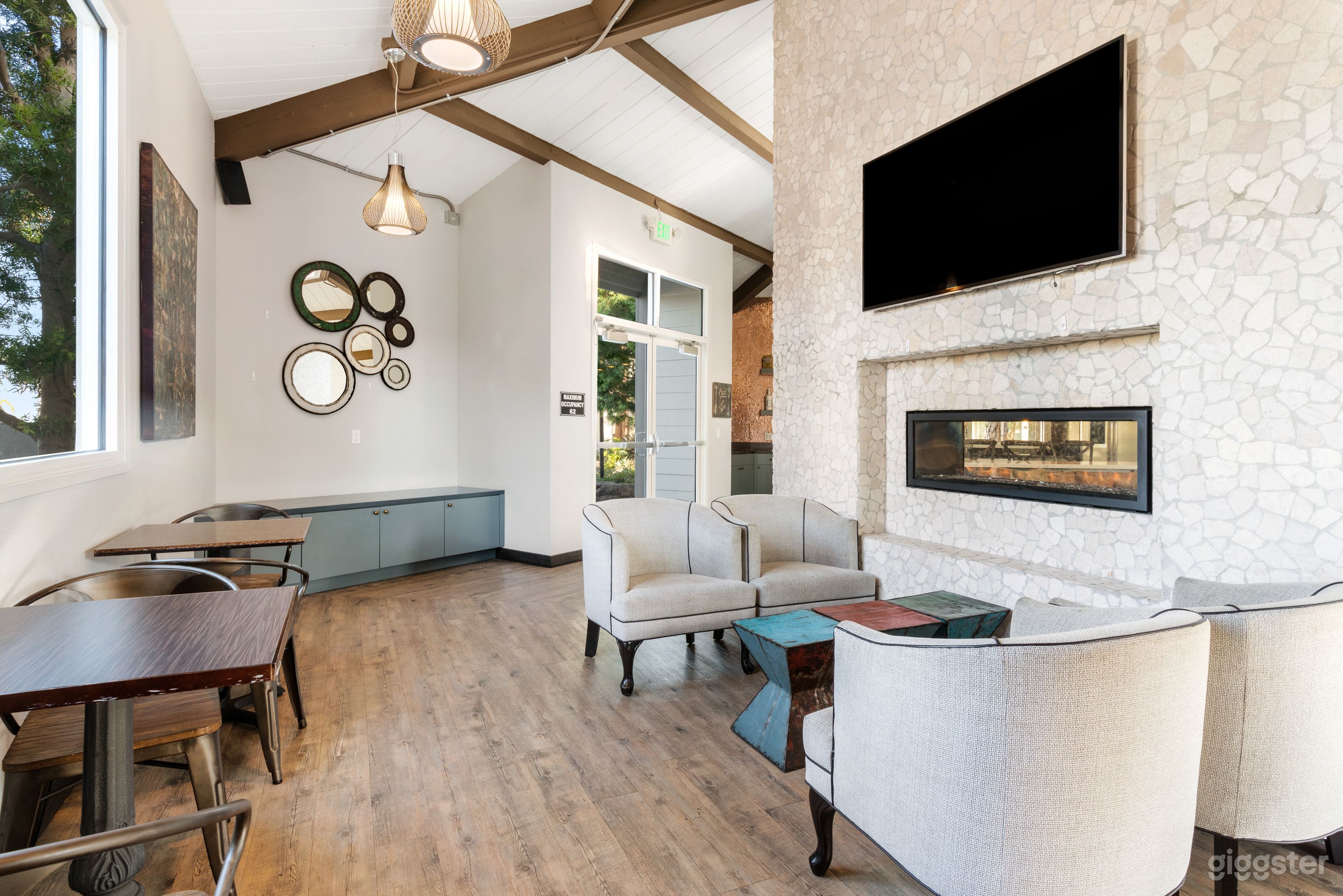 Parc Café – Gorgeous Lounge &amp; Deck in Costa Mesa Photo 3