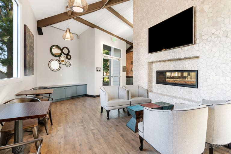  Parc Café – Gorgeous Lounge & Deck in Costa Mesa 