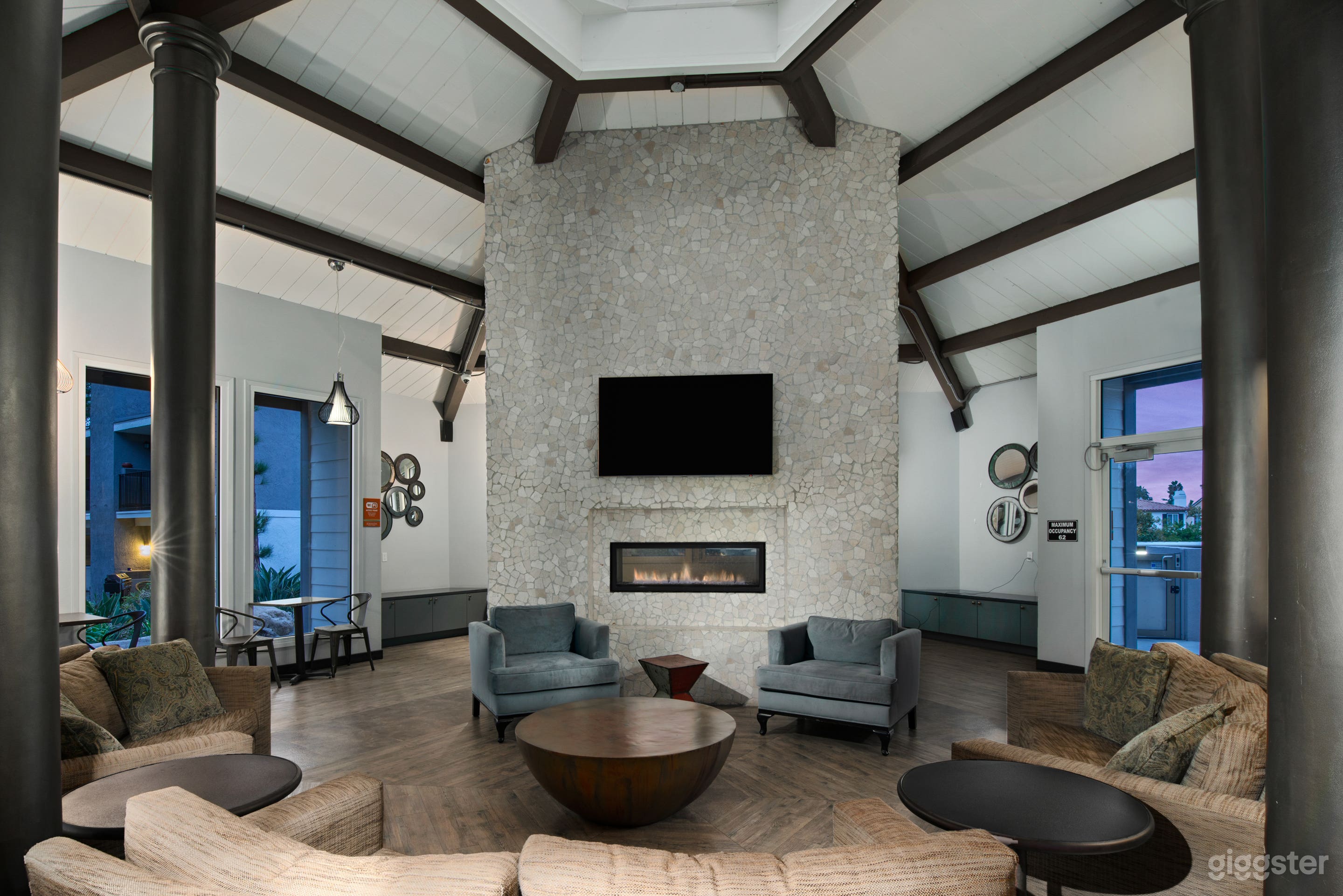 Parc Café – Gorgeous Lounge &amp; Deck in Costa Mesa Photo 1