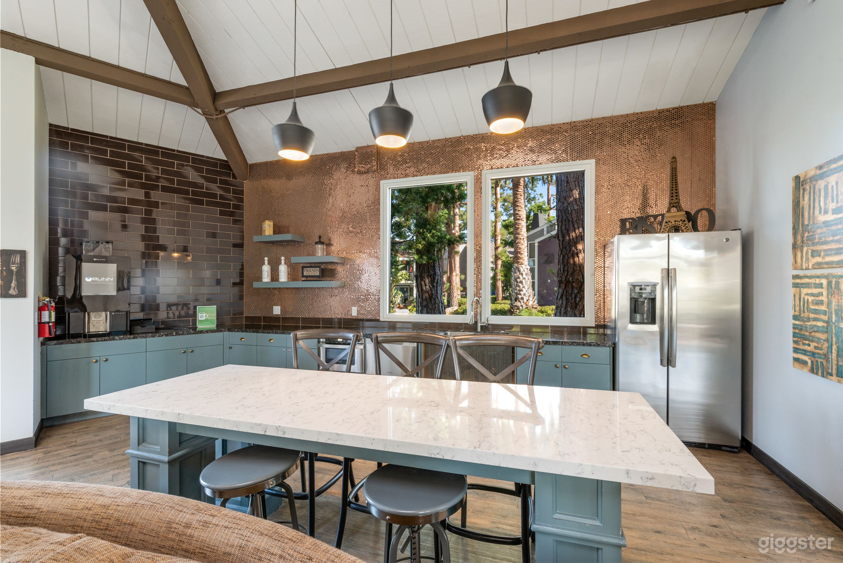 Parc Café – Gorgeous Lounge &amp; Deck in Costa Mesa Photo 2