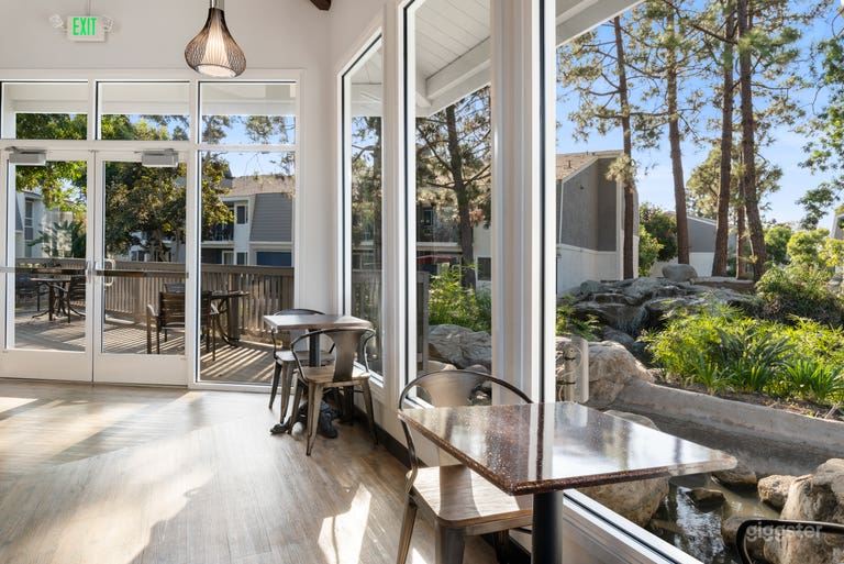  Parc Café – Gorgeous Lounge & Deck in Costa Mesa 