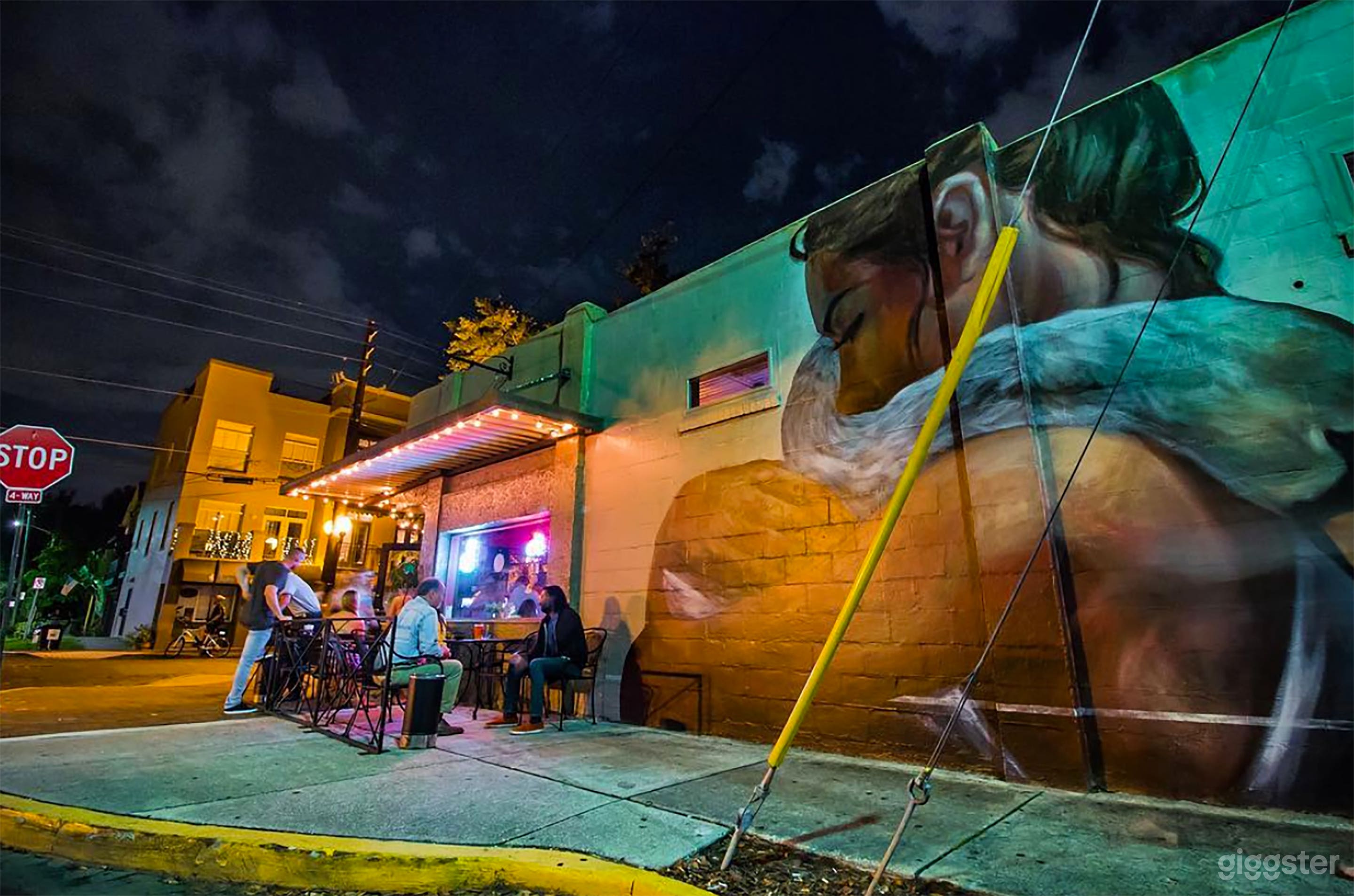 Quirky Neighborhood Bar in Historic Orlando Photo 2