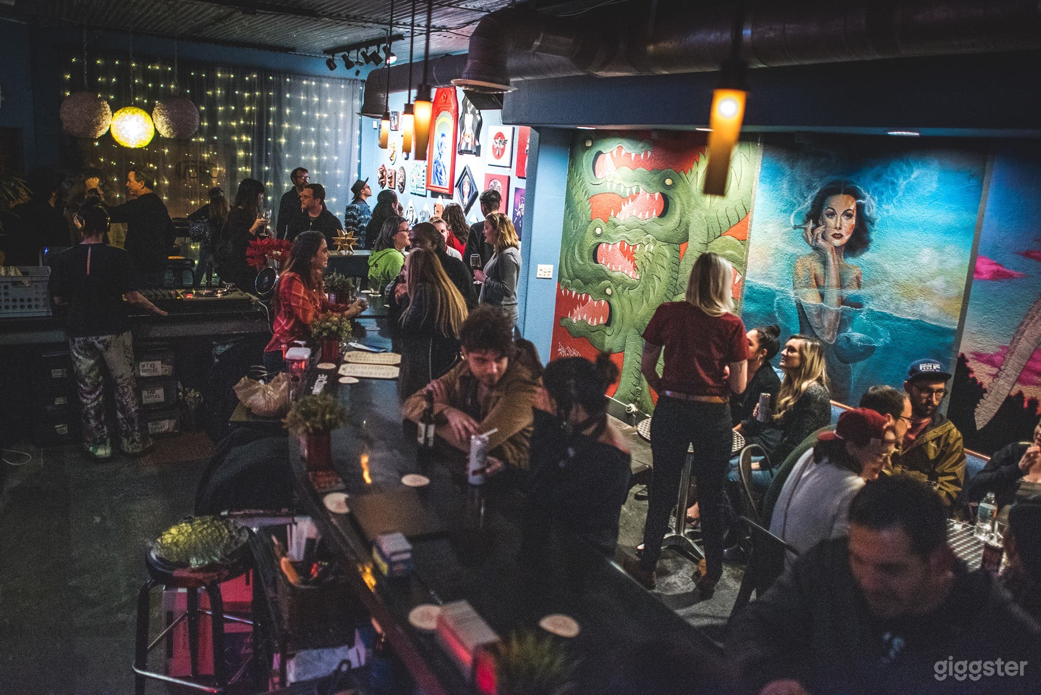 Quirky Neighborhood Bar in Historic Orlando Photo 3