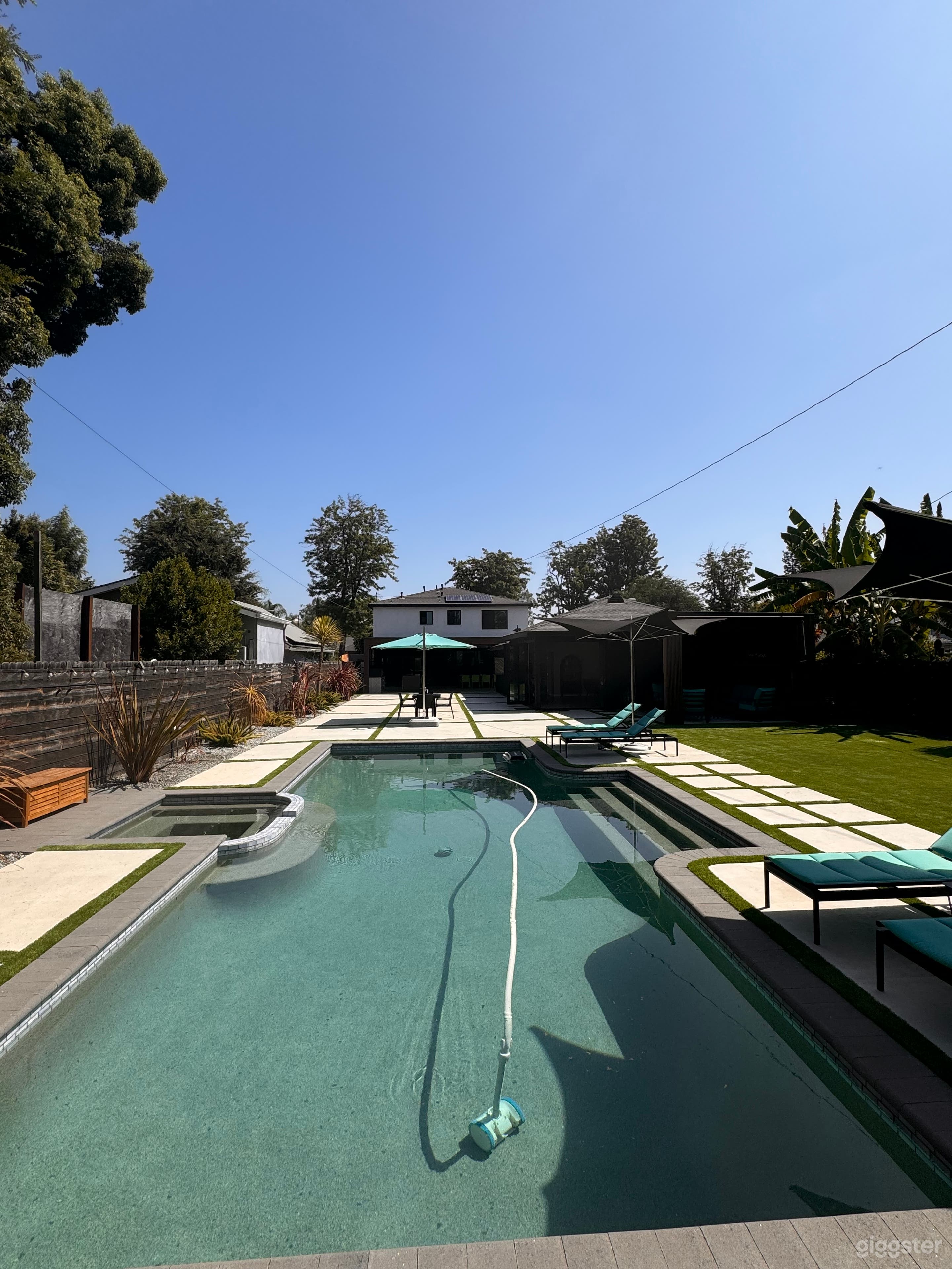 Remodeled Modern Outdoor Oasis w/Pool &amp; Casita Photo 3