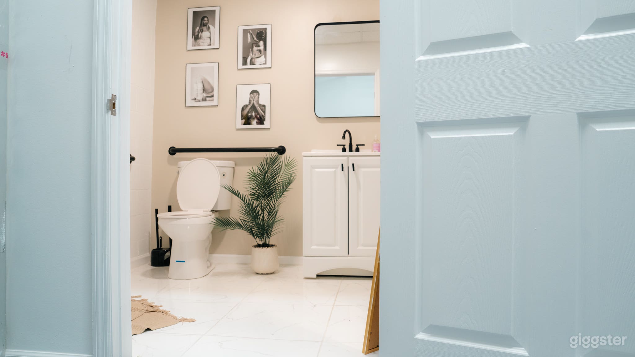 Modern Industrial Studio with Garage Access Photo 4