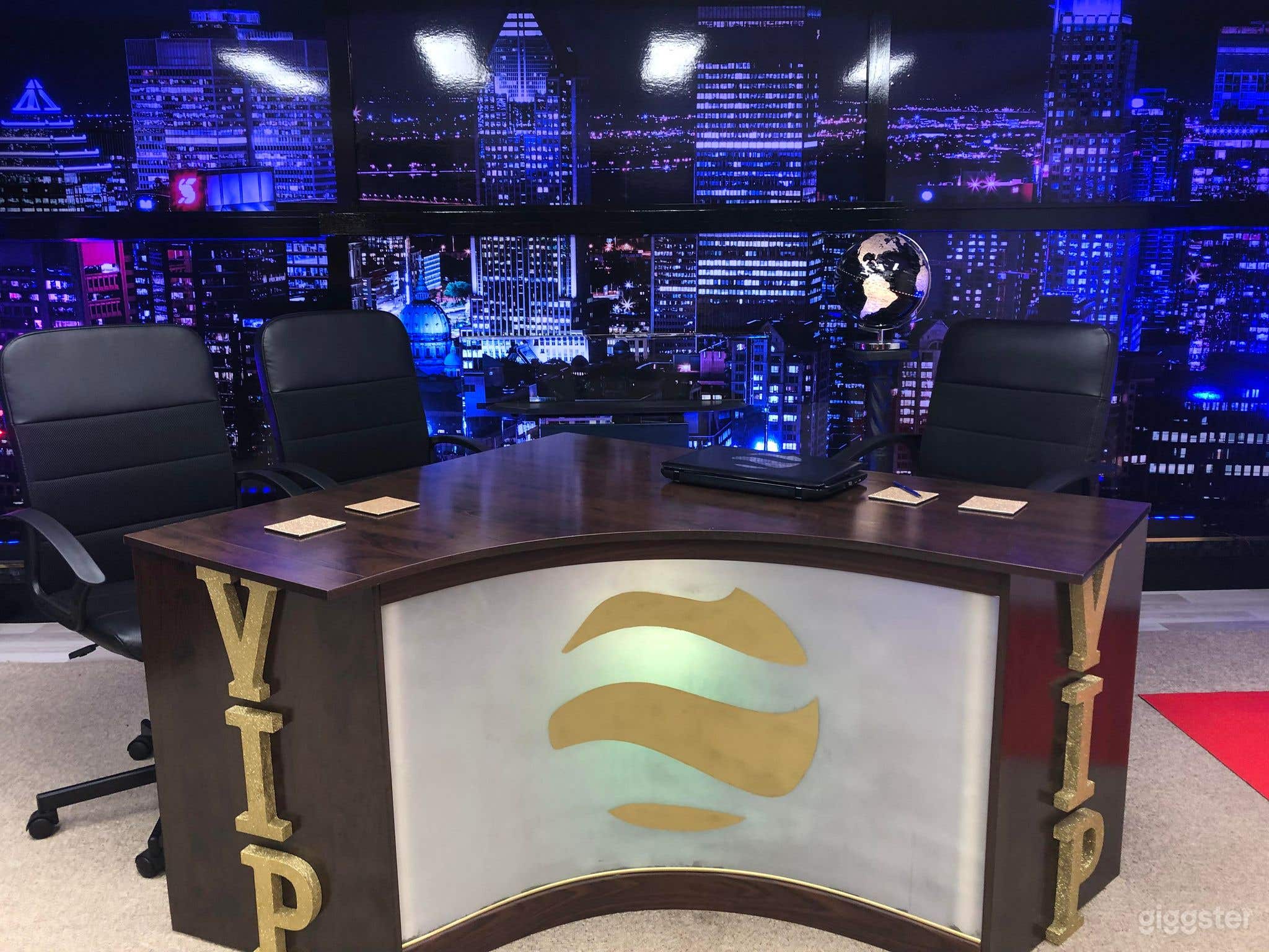 Amazing night view downtown Montreal tv studio  Photo 3