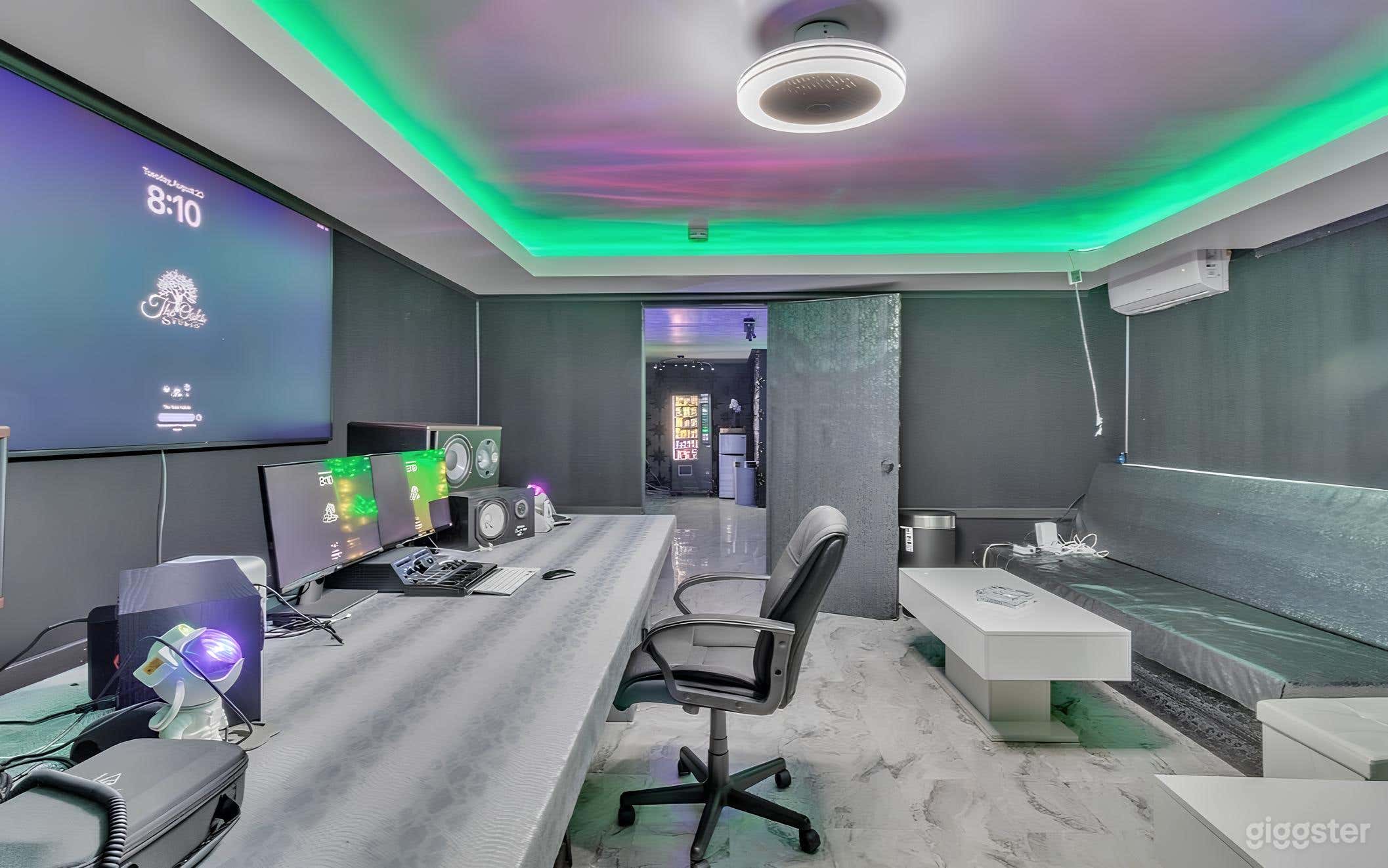 Exclusive Home with Recording Studio and Foosball Photo 4