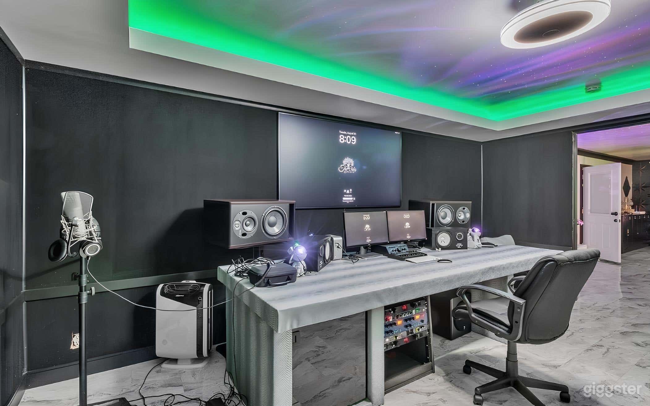 Exclusive Home with Recording Studio and Foosball Photo 3