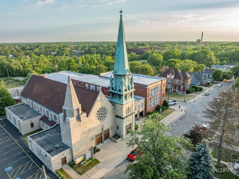  Église gothique romane élégante dans le sud de Chicago 