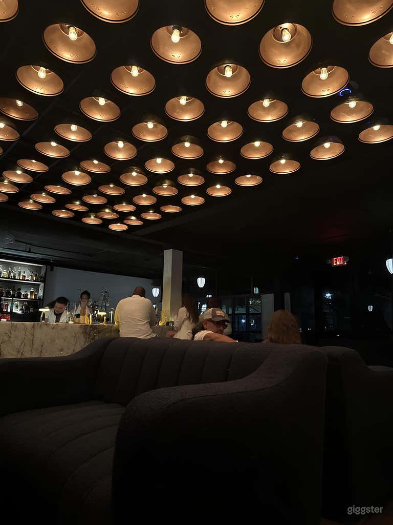  Upscale London Inspired Cocktail Lounge 