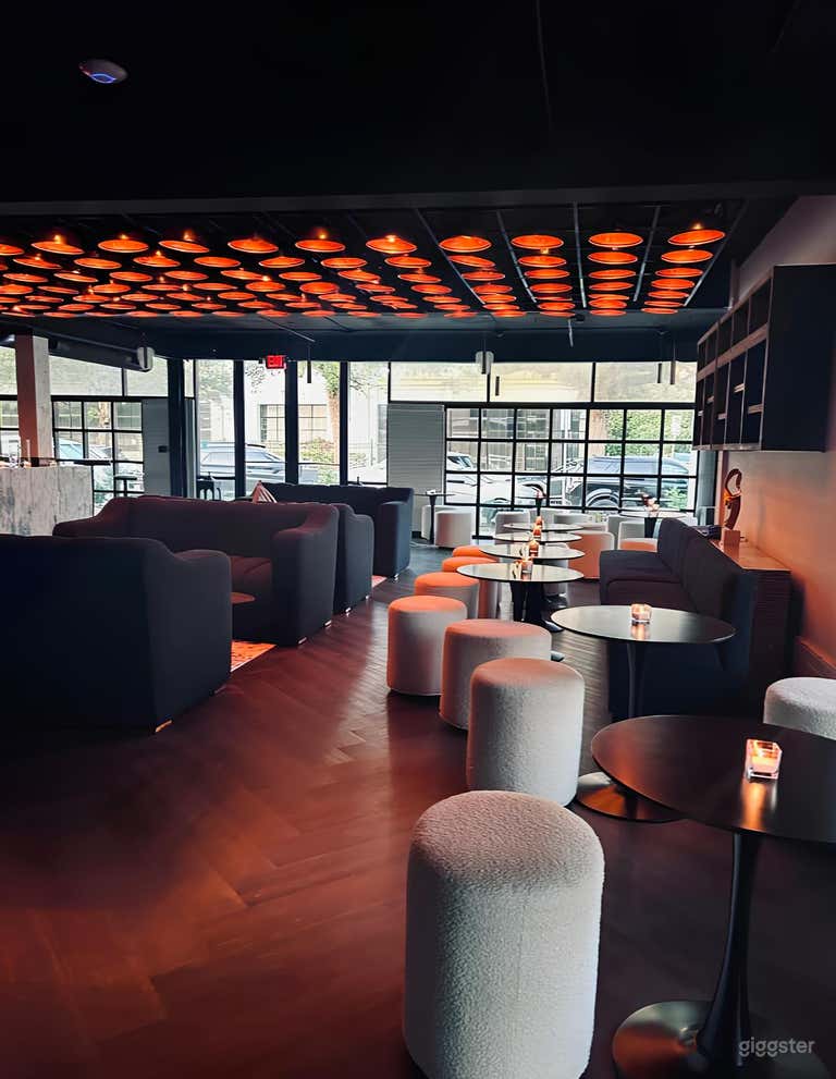  Upscale London Inspired Cocktail Lounge 