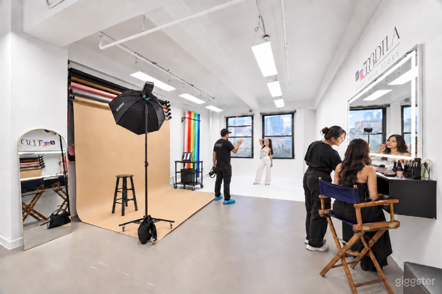 1525: Manhattan Natural Light Cyc Wall Studio w/ FREE LIGHTS Photo 1