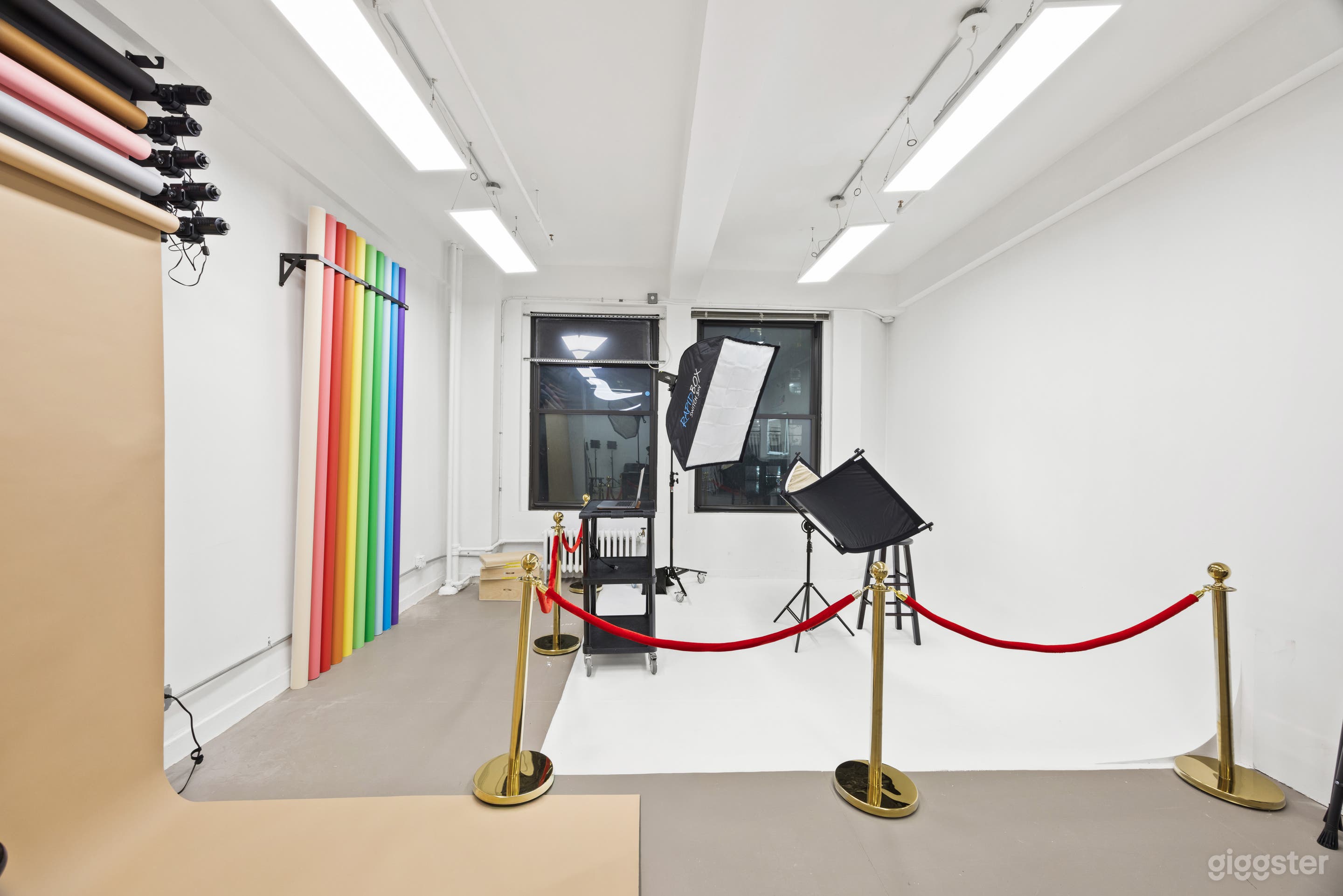 1525: Affordable Natural Light Studio w Cyc Wall Photo 4