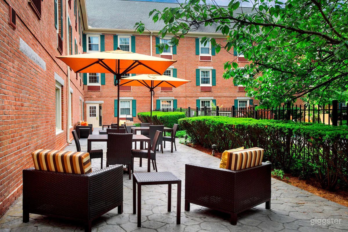 Hotel OUTDOOR POOL Venue Photo 4