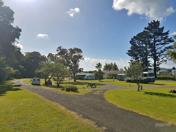Traditional Kiwi Campground with River view Photo 3