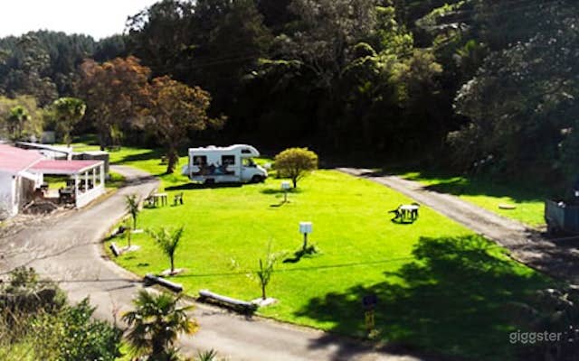 Traditional Kiwi Campground with River view Photo 2