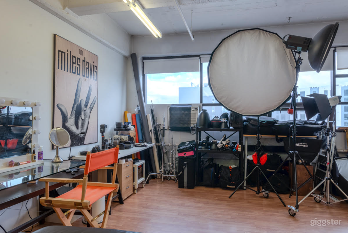Versatile 818 sq ft Photography Studio in Boston Photo 4