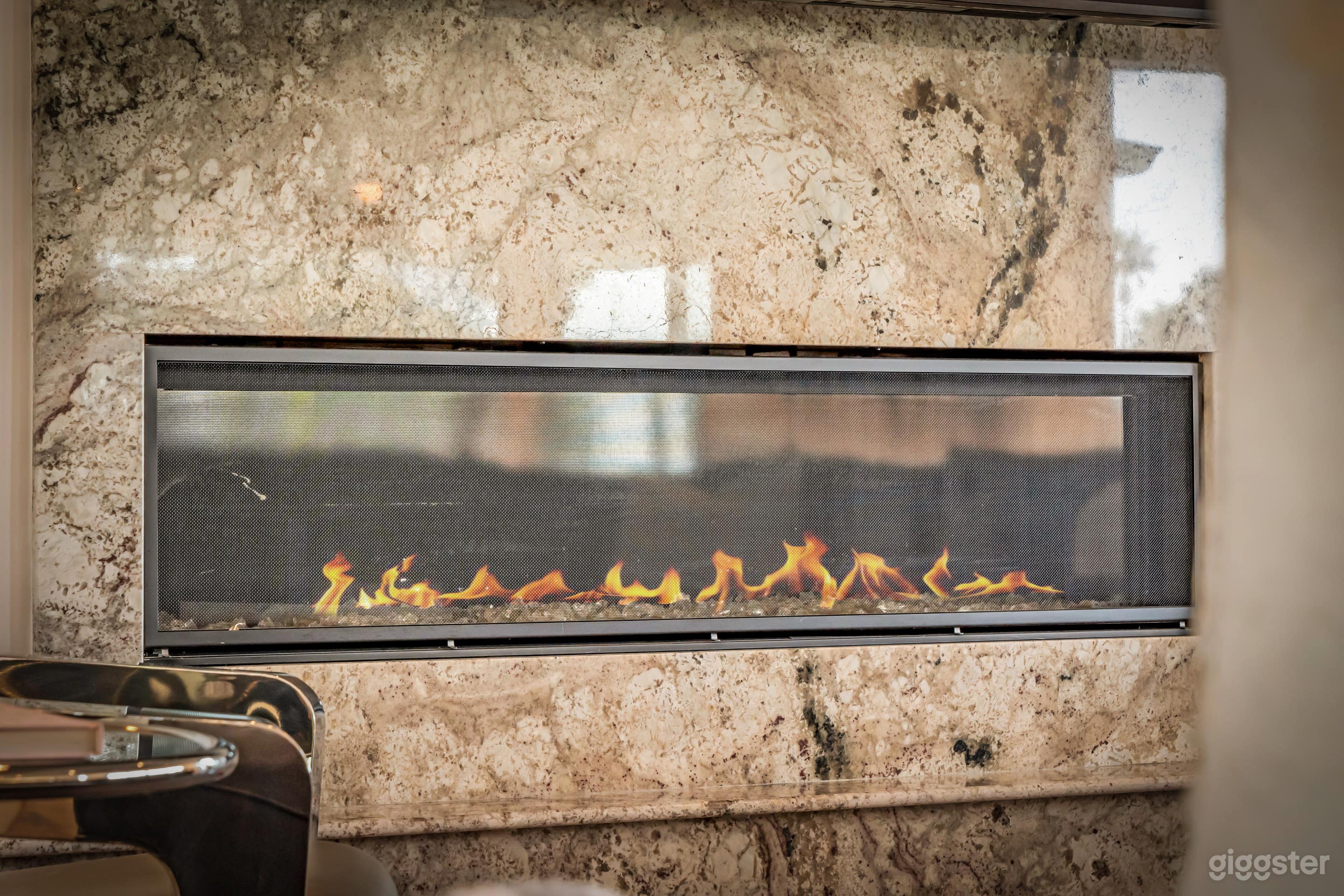 BIRD STREETS VILLA: SLEEK SET WITH EPIC VIEWS Photo 4