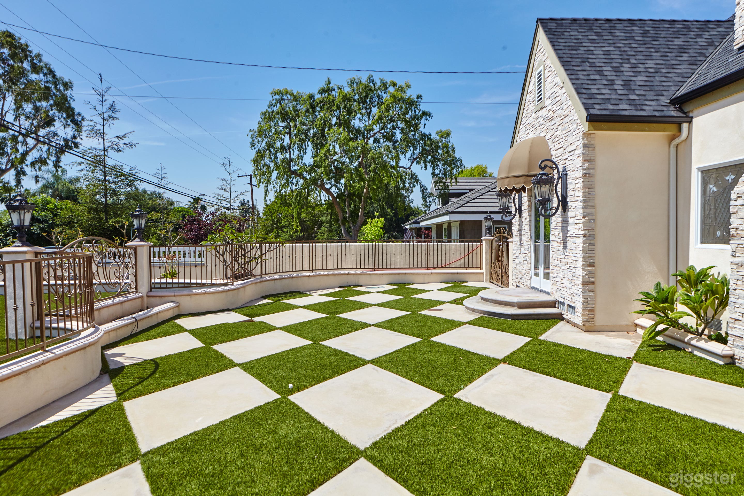 Whittier French Country House Photo 4