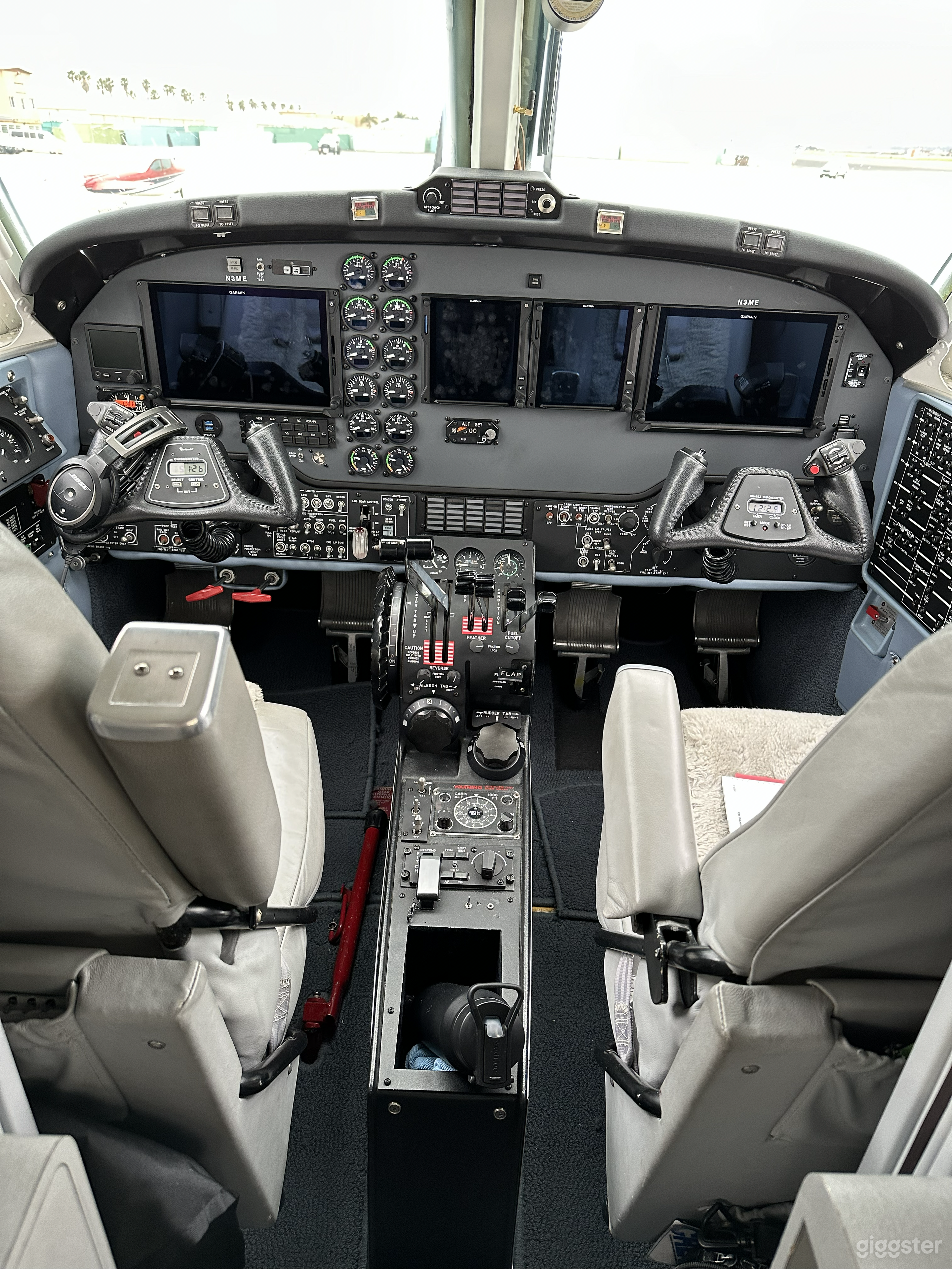Executive Aircraft- Beechcraft King Air Photo 4