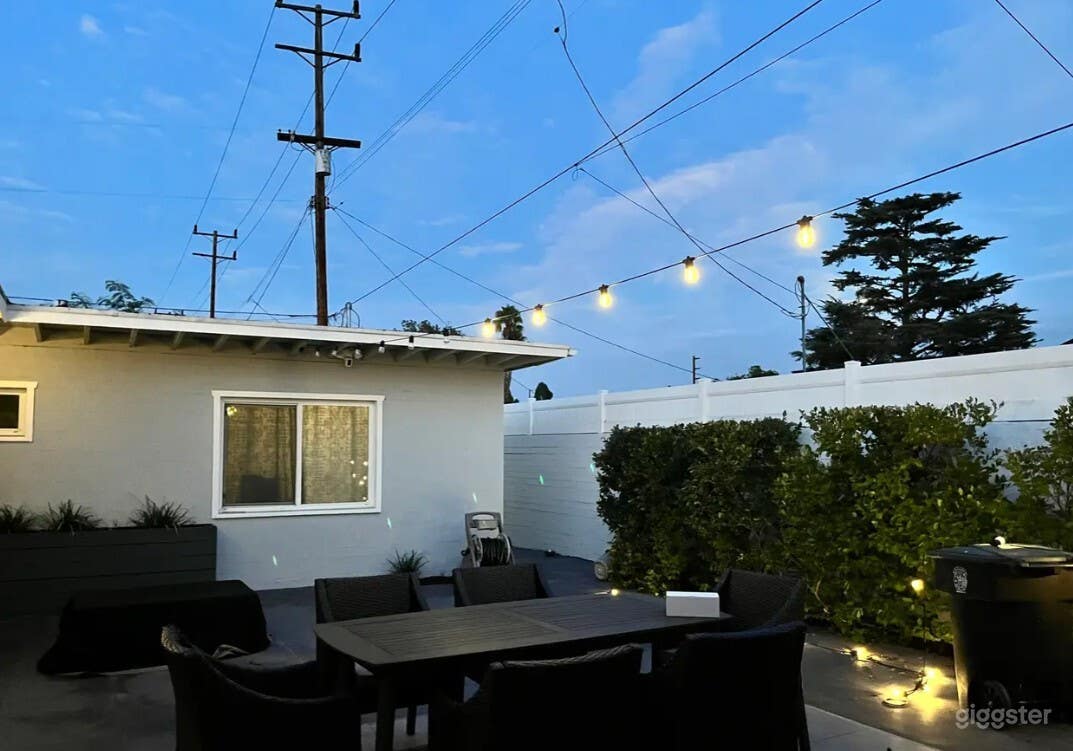 Mid-Century Pool in Burbank Photo 1