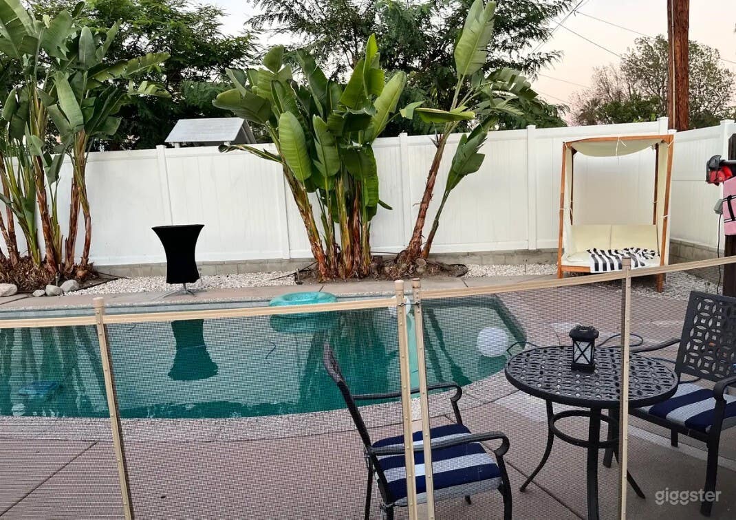 Mid-Century Pool in Burbank Photo 3
