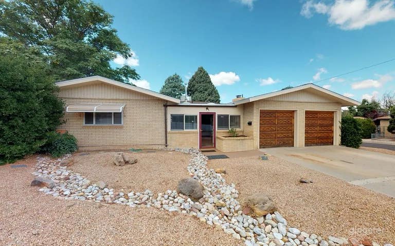  Sunny & Spacious Prime ABQ Location! Spacious 3 Bed/2 Bath 