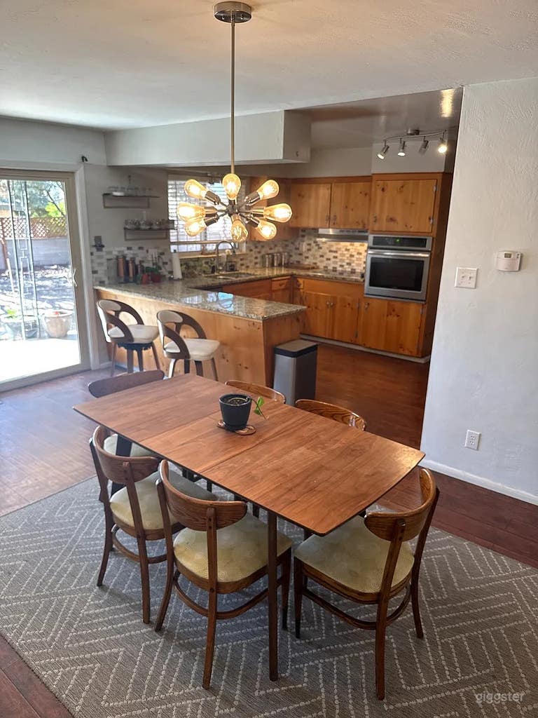  Sunny & Spacious Prime ABQ Location! Spacious 3 Bed/2 Bath 