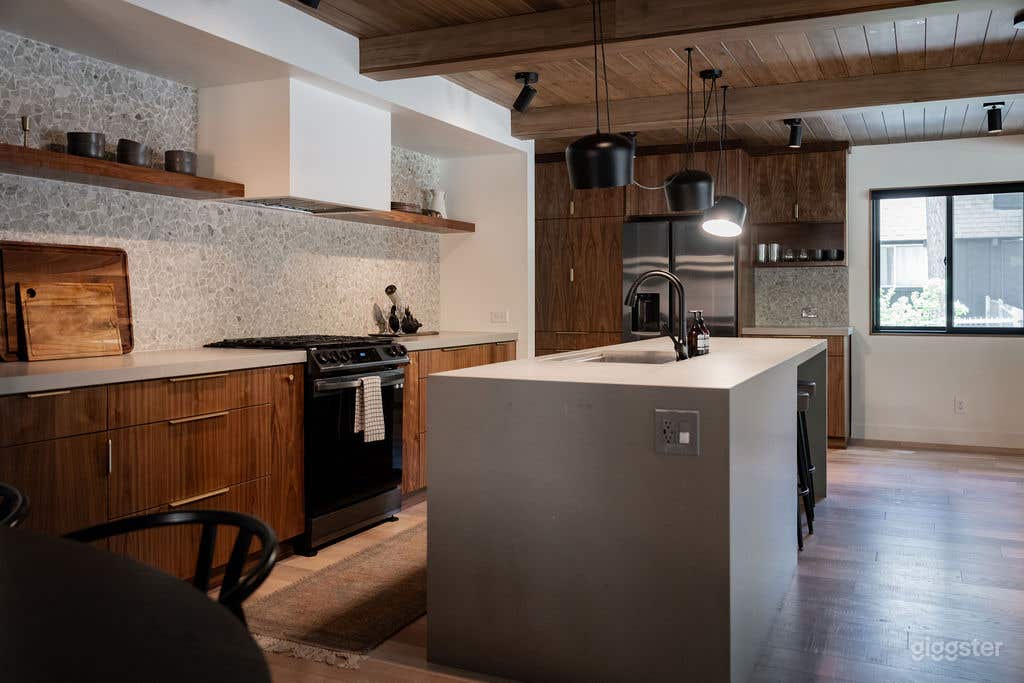 Architectural Cabin Masterpiece by Visionary Builder Photo 3