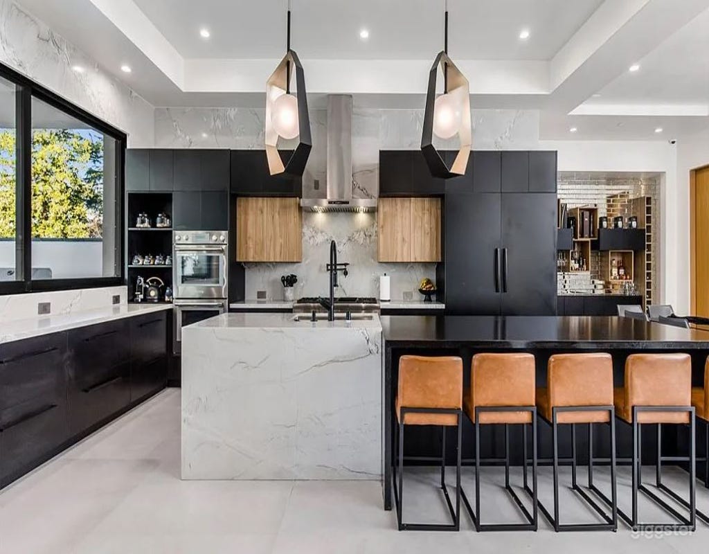 LUXE MODERN MANOR WITH RESORT BACKYARD Photo 4
